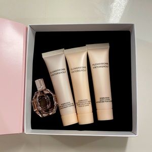 Viktor & Rolf Flowerbomb sampler NWT